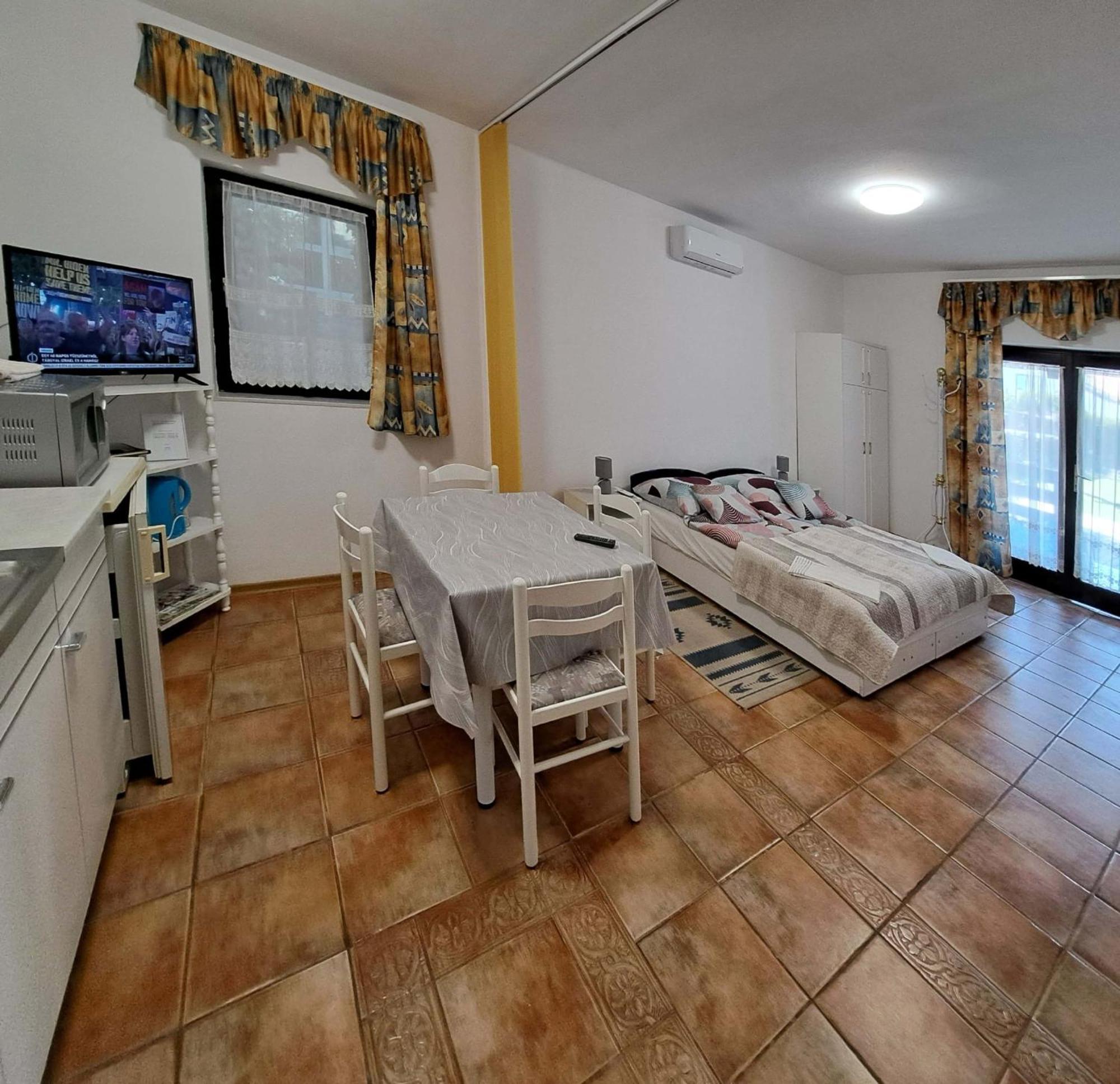 Istvan Apartmanok Keszthely Esterno foto