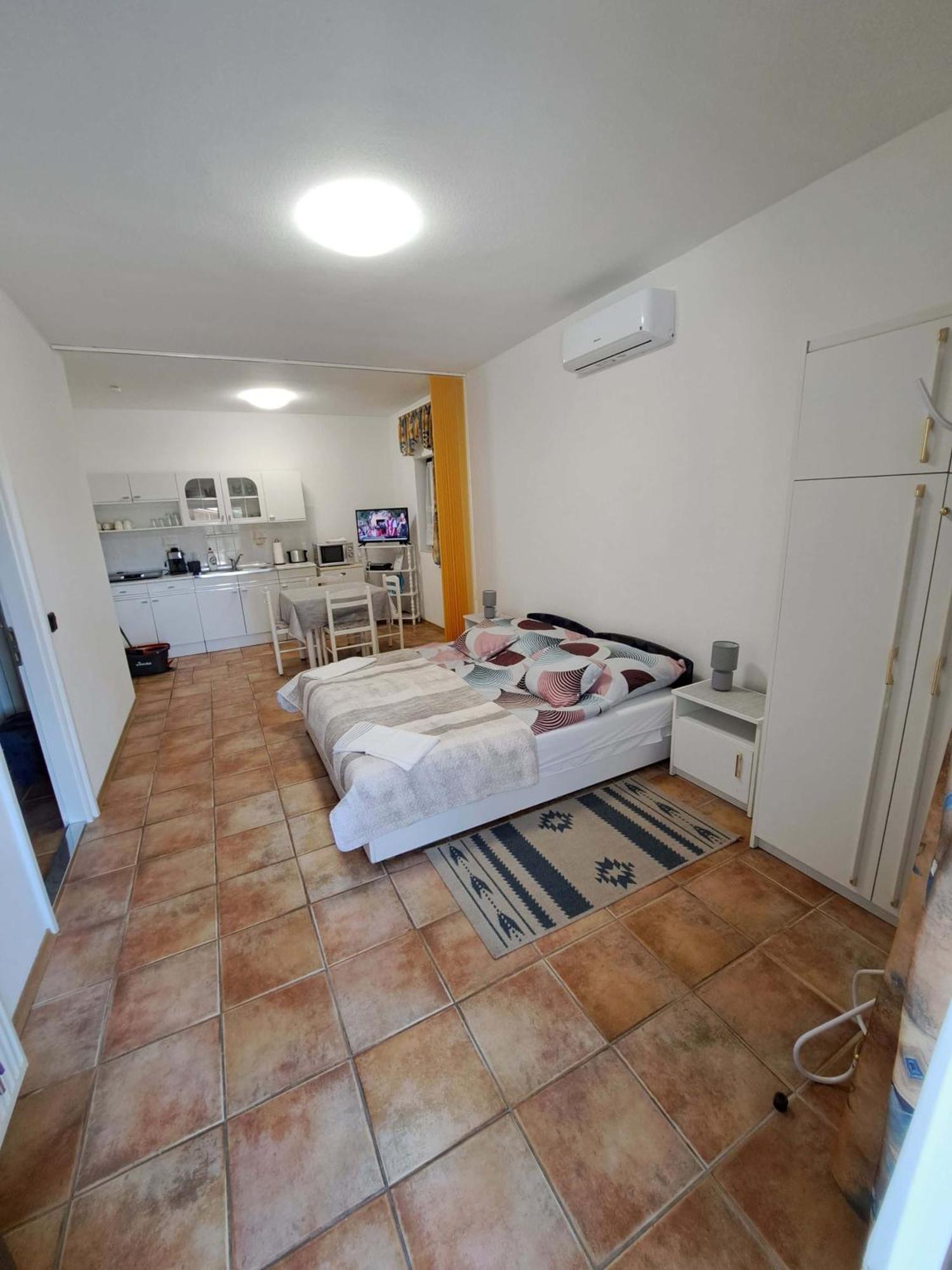 Istvan Apartmanok Keszthely Esterno foto